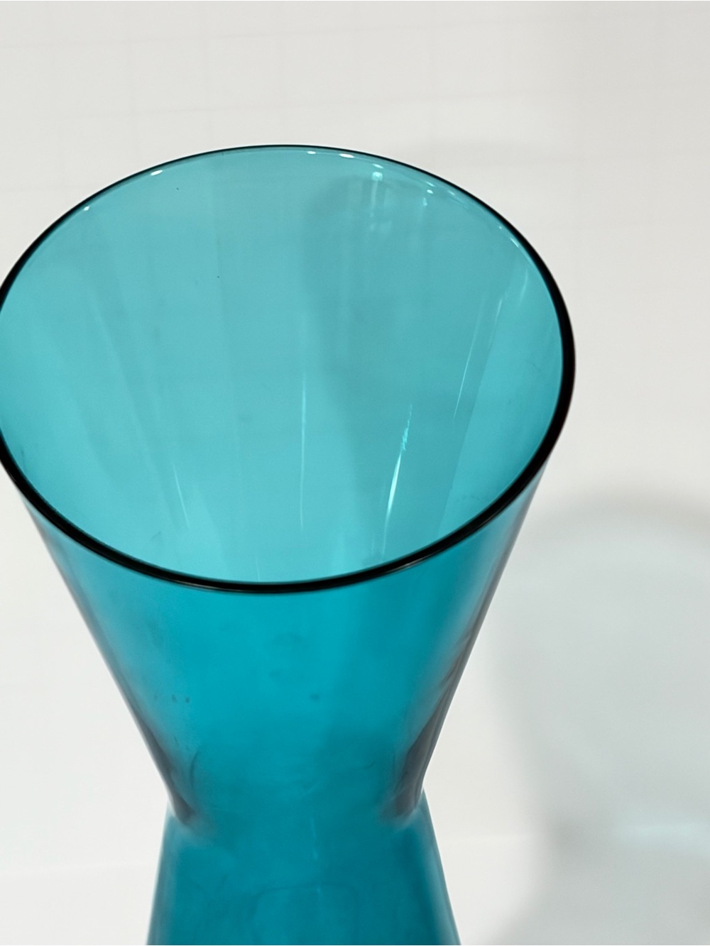 1960s Morgantown #9902 Peacock
Blue Slant Top Bud Vase Adams Candle
Holder Vtg - Picture 3 of 8